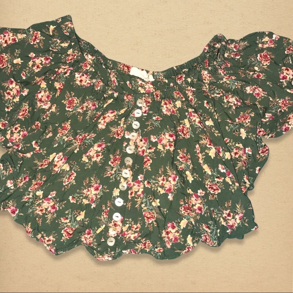 Floral ruffled crop top with buttons green gypsy love brand large / medium - Picture 3 of 3